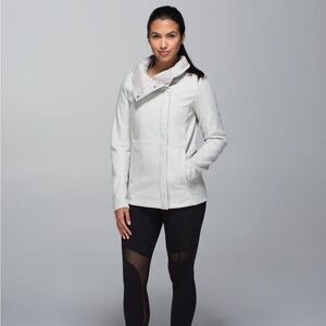 Lululemon Brisky Biker Jacket
Sand Dune / Heathered Ghost / Sand Dune size 6